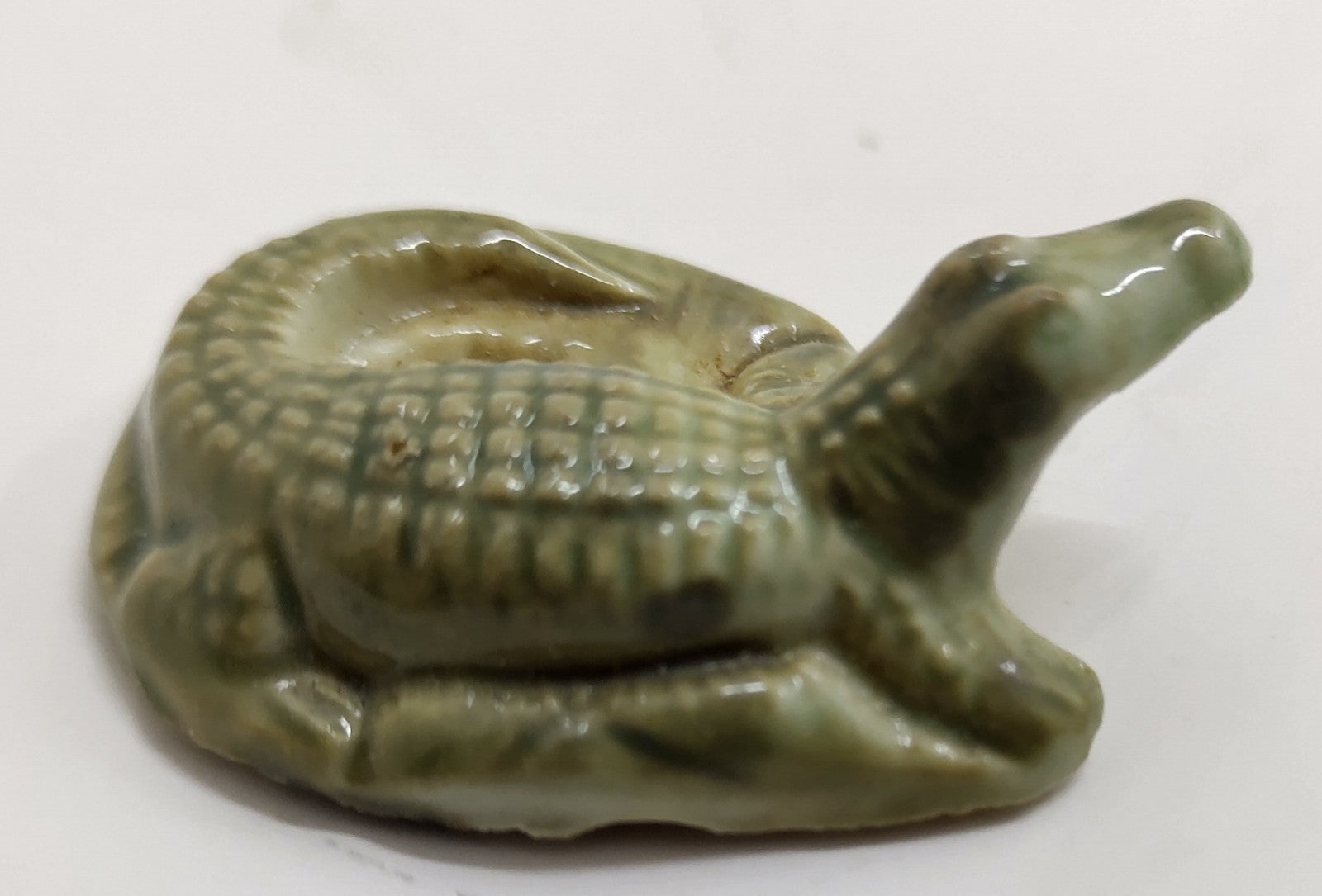 Wade Whimsies Series 1 Alligator Canadian Red Rose Tea Mini Figurine 1967-73