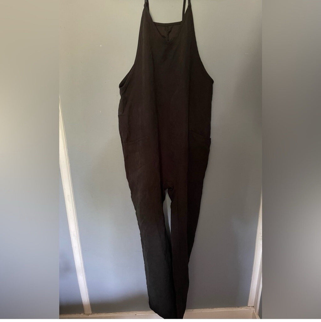 Women’s Suede-Like Black Jumpsuit Size Medium – Fashionable One-Piece VG