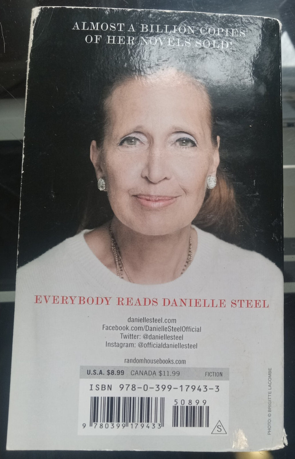 The Dark Side by Danielle Steel (2019, Hardcover) – Psychological Drama VG