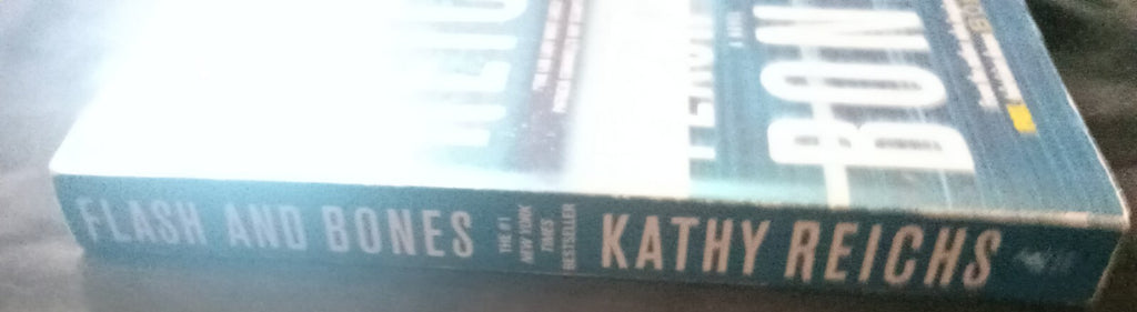 Flash and Bones by Kathy Reichs – YA Thriller PB Temperance Brennan VG+