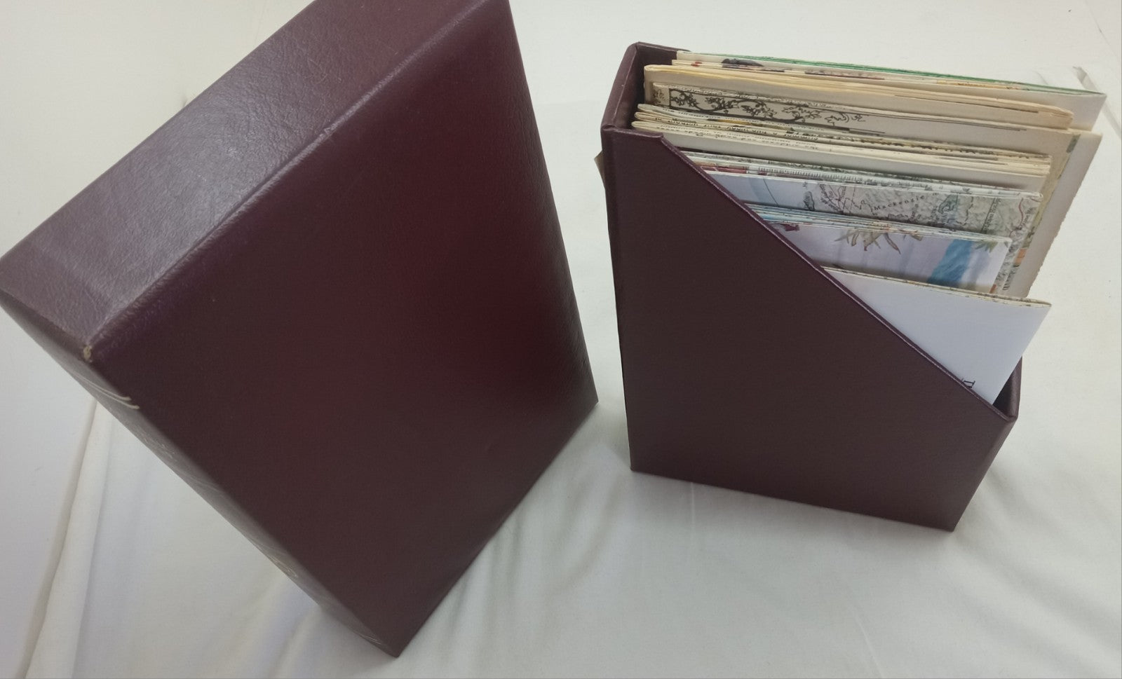 National Geographic Leather Map Case – Vintage Collector's Edition, 20 Maps