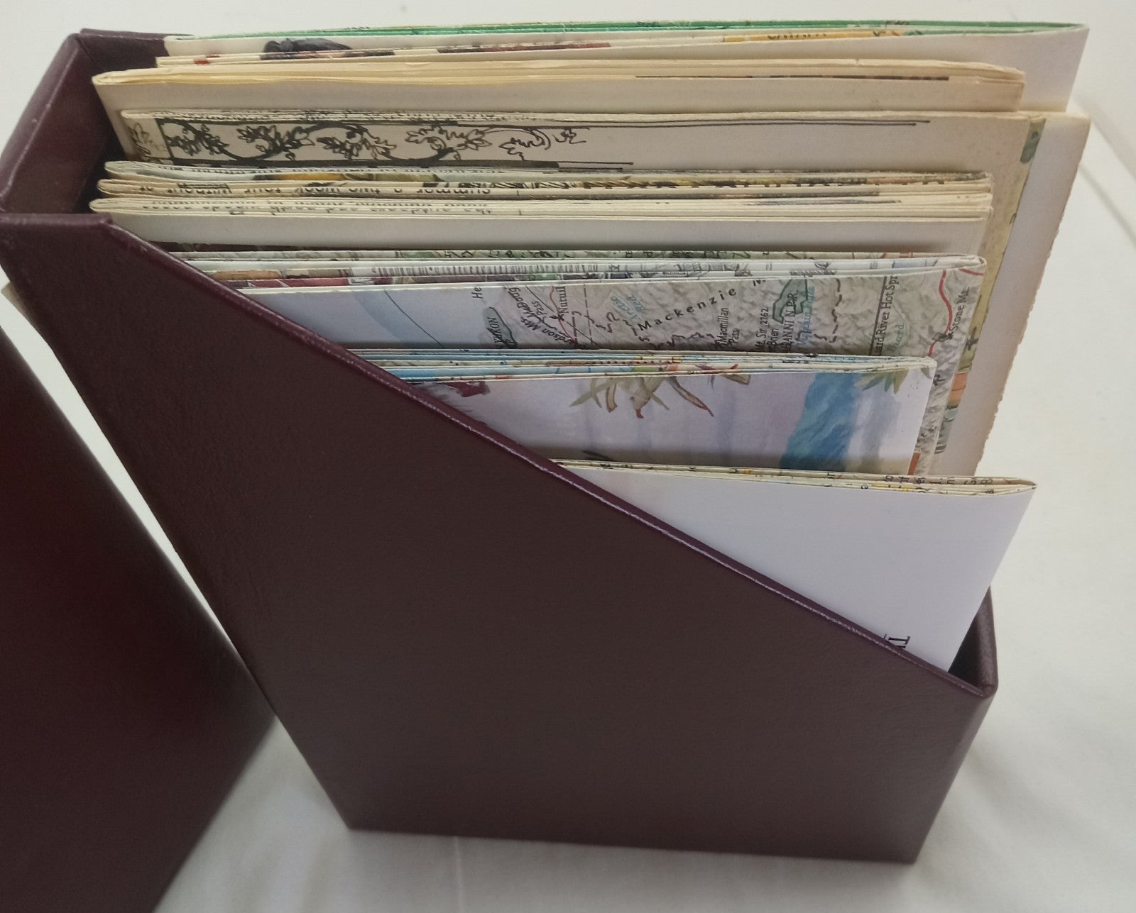 National Geographic Leather Map Case – Vintage Collector's Edition, 20 Maps