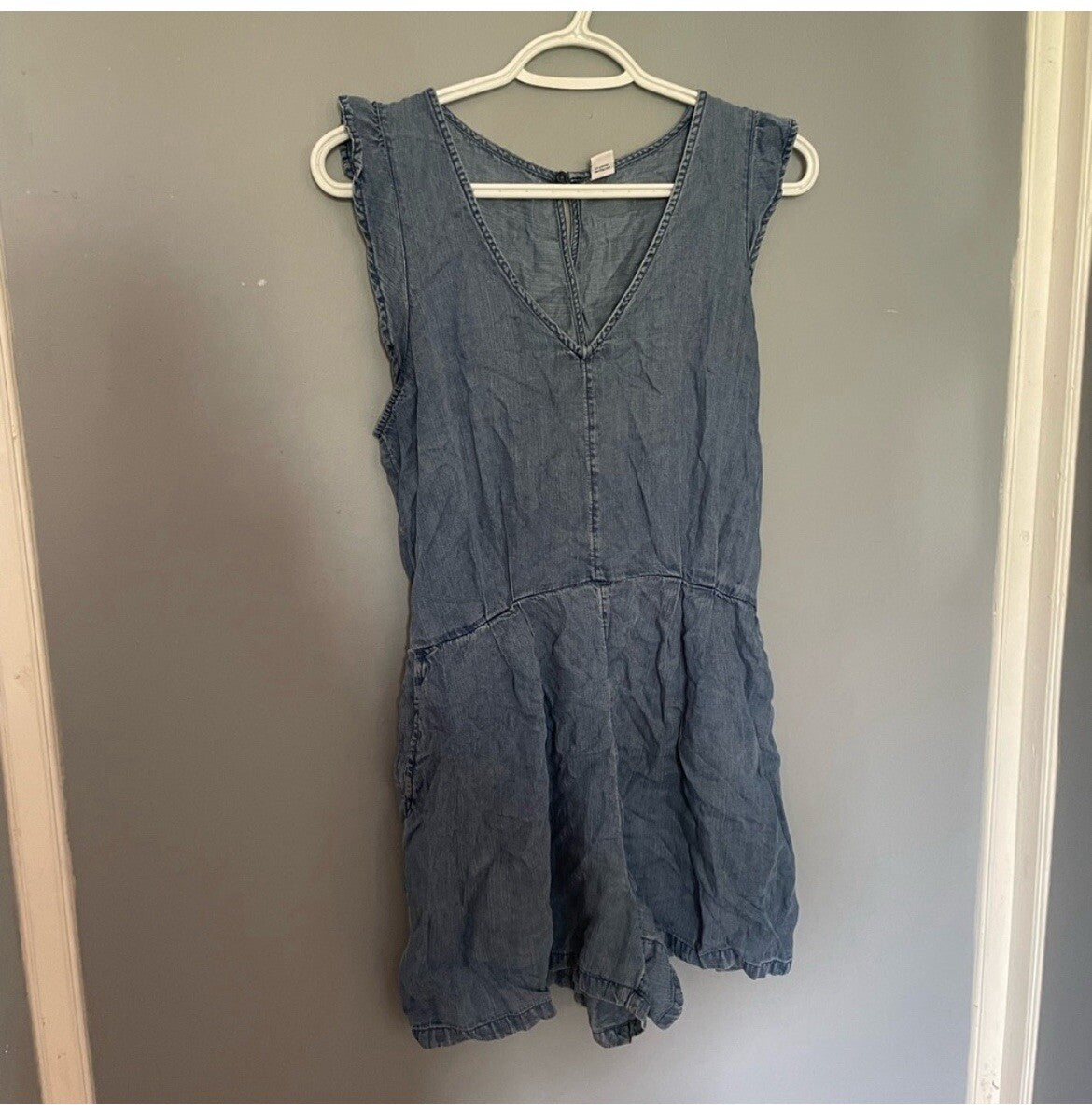Women’s Old Navy Denim Chambray Romper Size Medium