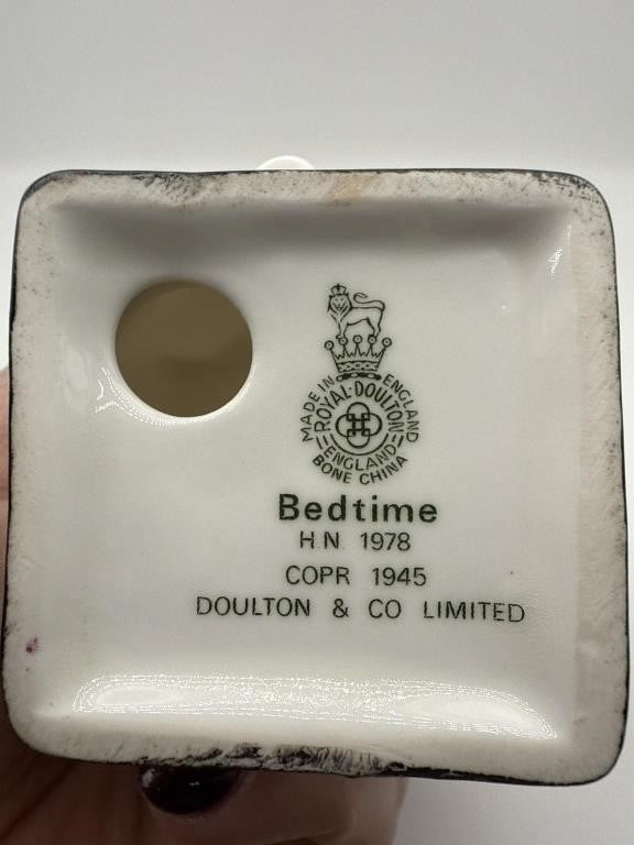 Royal Doulton Figurine “Bedtime” HN1978 – Vintage Porcelain Collectible