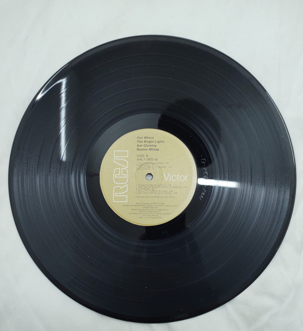 Ronnie Milsap – Out Where the Bright Lights Are Glowing LP AAL1-3932 VG