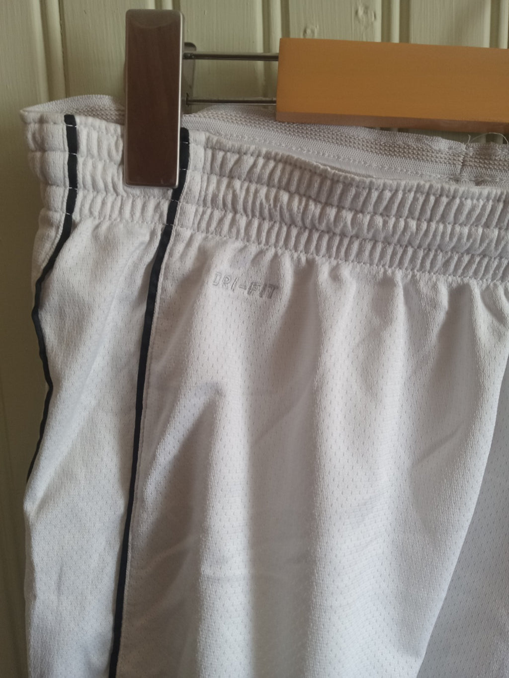 Nike Dri-Fit White Black Running Training Gym Shorts Athletic Women’s Size L