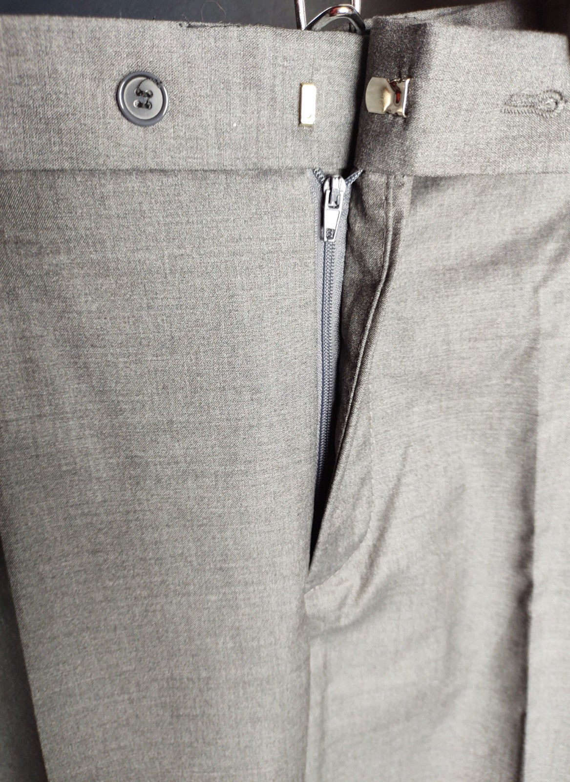 Snover Men's Grey 2-Piece Suit 46R/40W Modern Tailored NWT