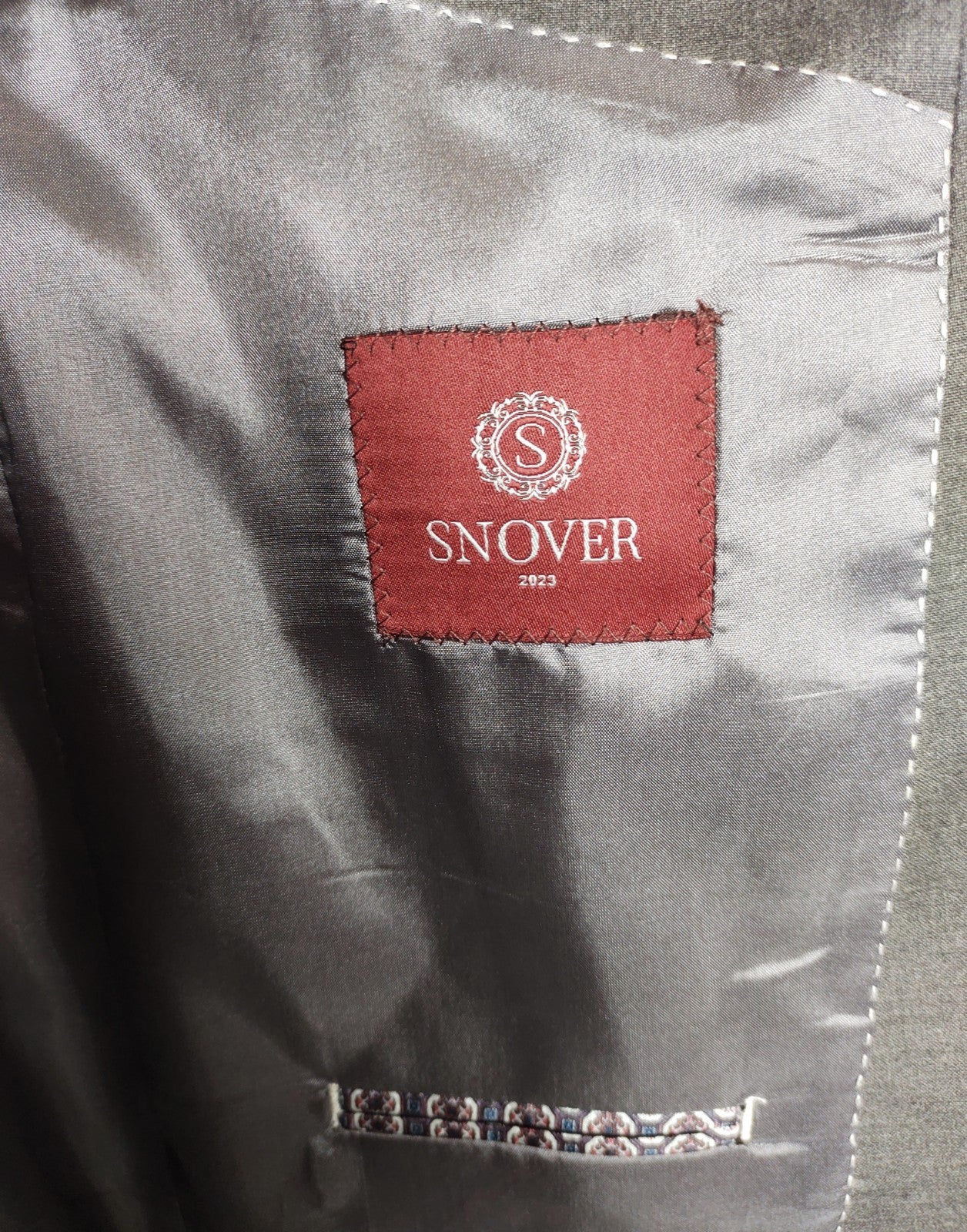 Snover Men's Grey 2-Piece Suit 46R/40W Modern Tailored NWT