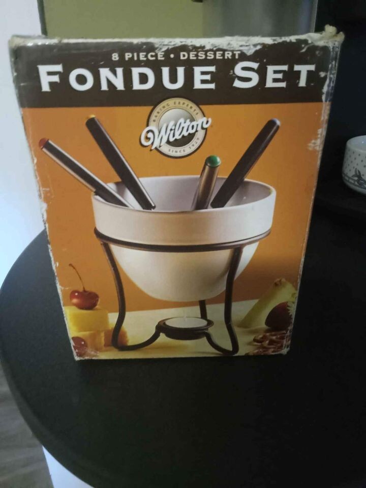 Wilton Ceramic Fondue Set – Heated with 6 Forks Candle-Powered New