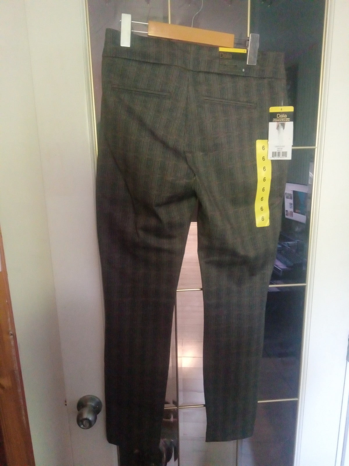 Dalia Size 6 Plaid Pull On Tummy Control Dress Pants Straight Leg