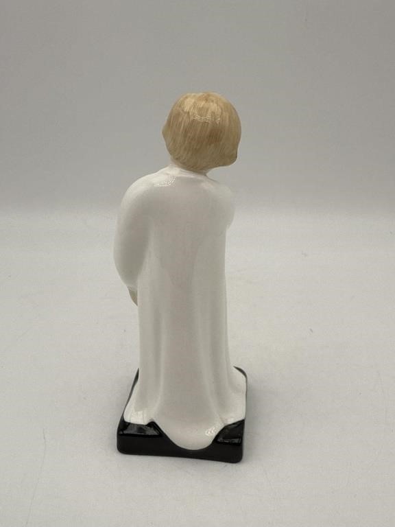 Royal Doulton Figurine “Darling” HN1985 – Fine Bone China Collectible