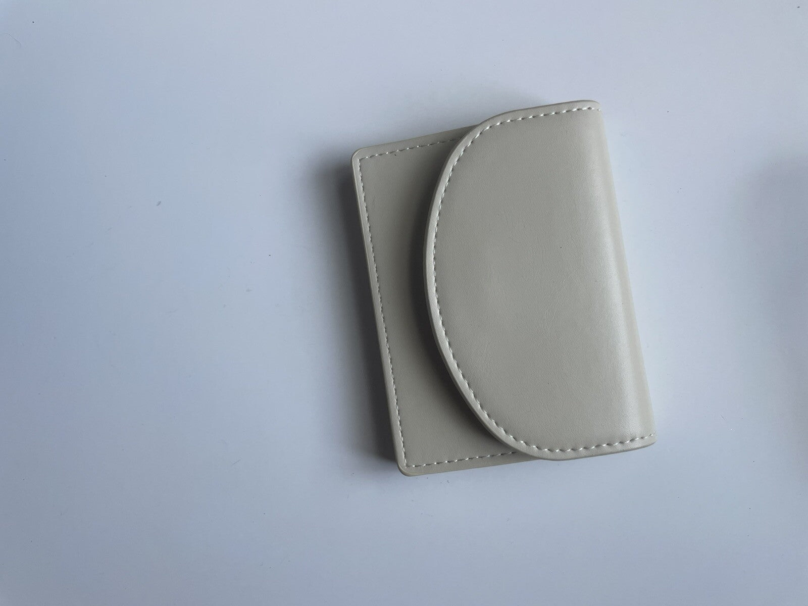 Small Cream Beige Wallet & Coin Purse – Compact Zip Closure Travel Accessory