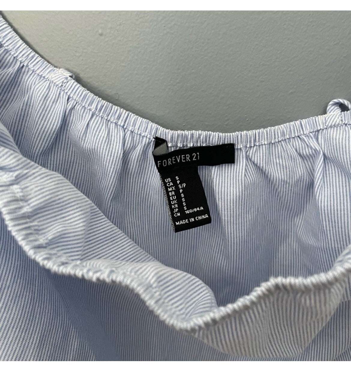 Forever 21 Blue Crop Blouse – Trendy Short Sleeve Top VG