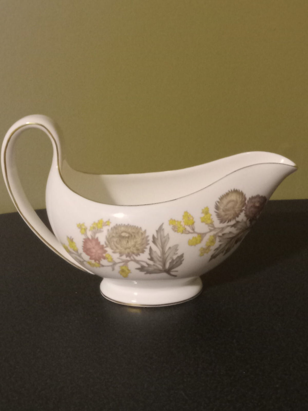 Wedgwood W4156 Lichfield Gravy Boat with Matching Drip Plate Floral Pattern