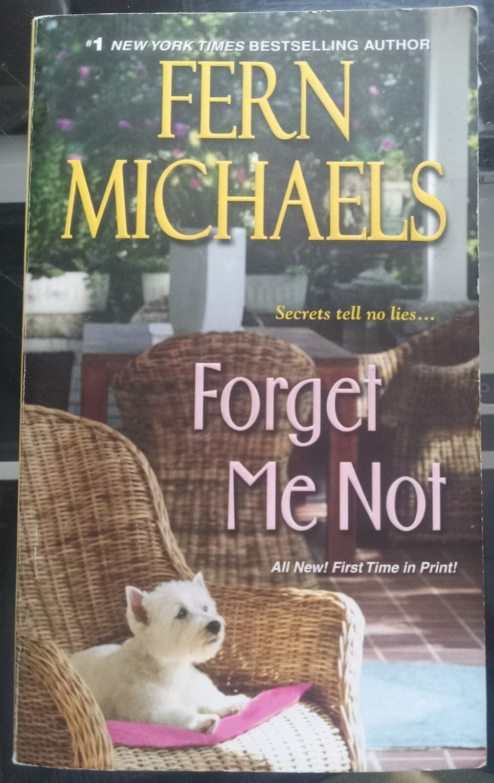 Forget Me Not by Fern Michaels PB Emotional Women’s Fiction Novel