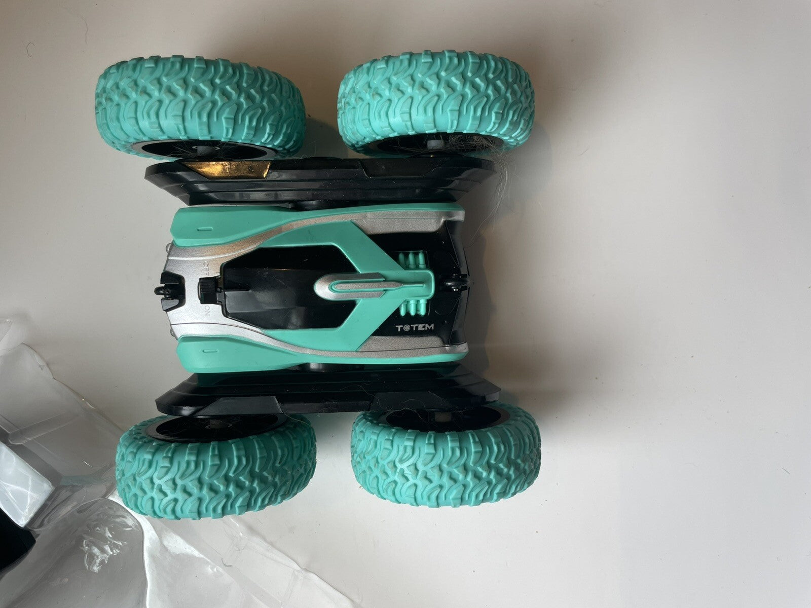 RC Stunt Car – Rechargeable RC Stunt Vehicle with Battery & LED Lights, Tested