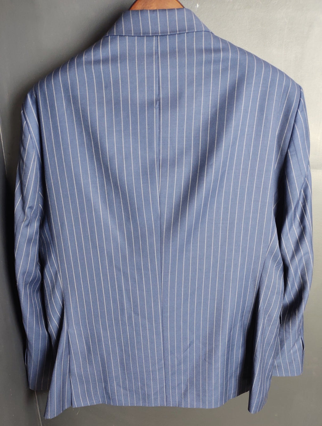 Snover Blue Pinstripe Suit Men's 46 Jacket/40W Pants 2-Pc Sharp Fit