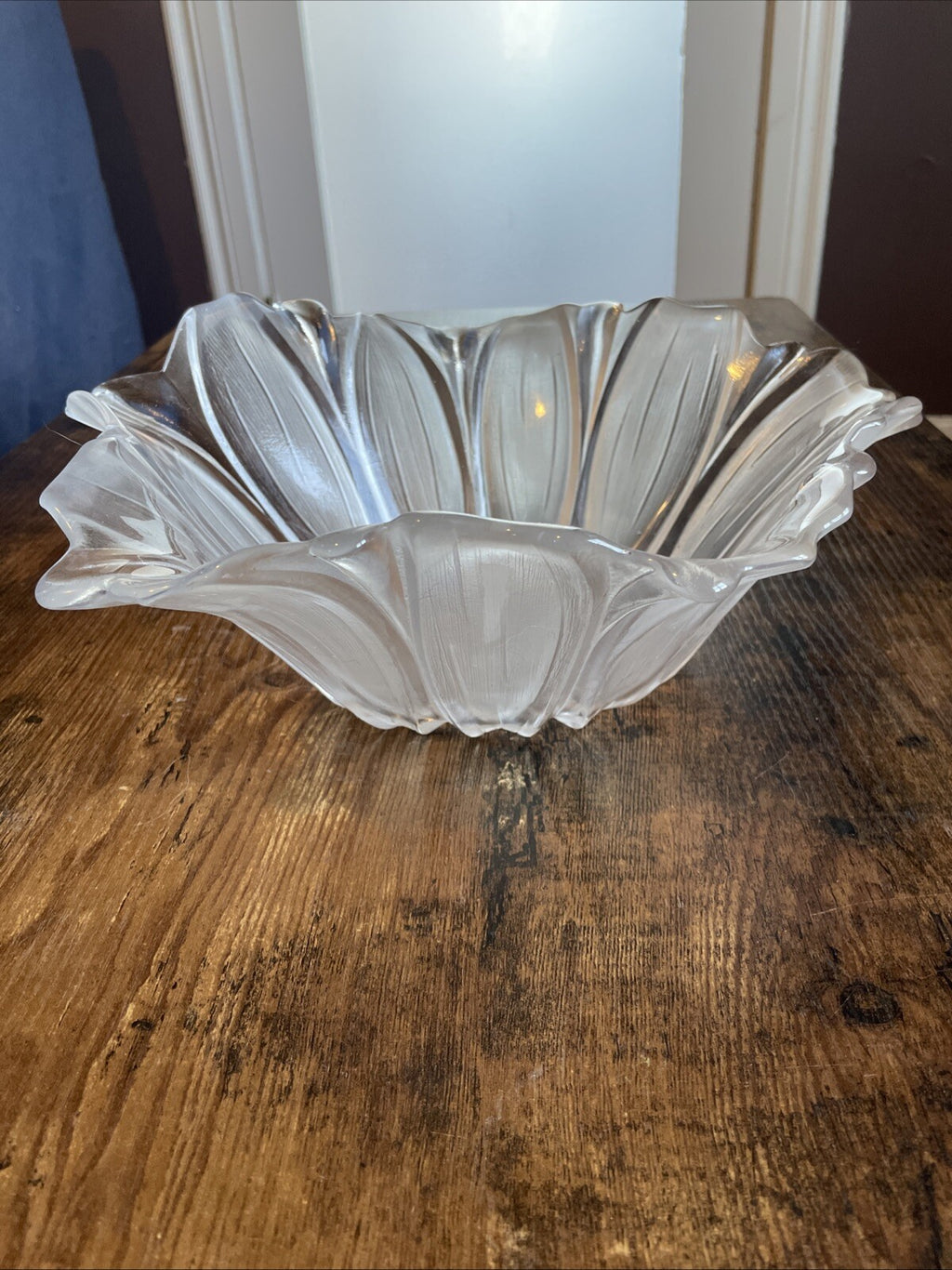 Mikasa Frosted Glass Sunflower Bowl – Elegant Serving Dish