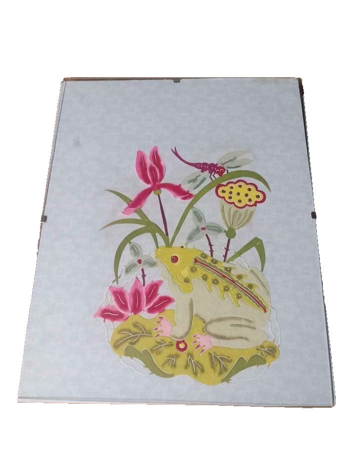 Die-Cut Paper Art – Frog & Dragonfly in Glass Frame Nature-Themed Decor