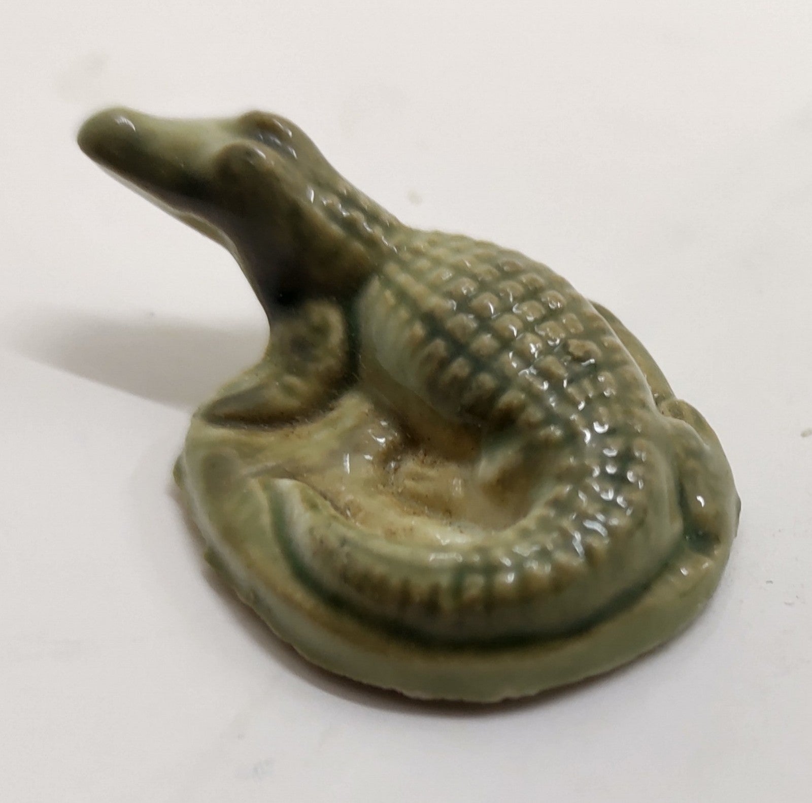Wade Whimsies Series 1 Alligator Canadian Red Rose Tea Mini Figurine 1967-73