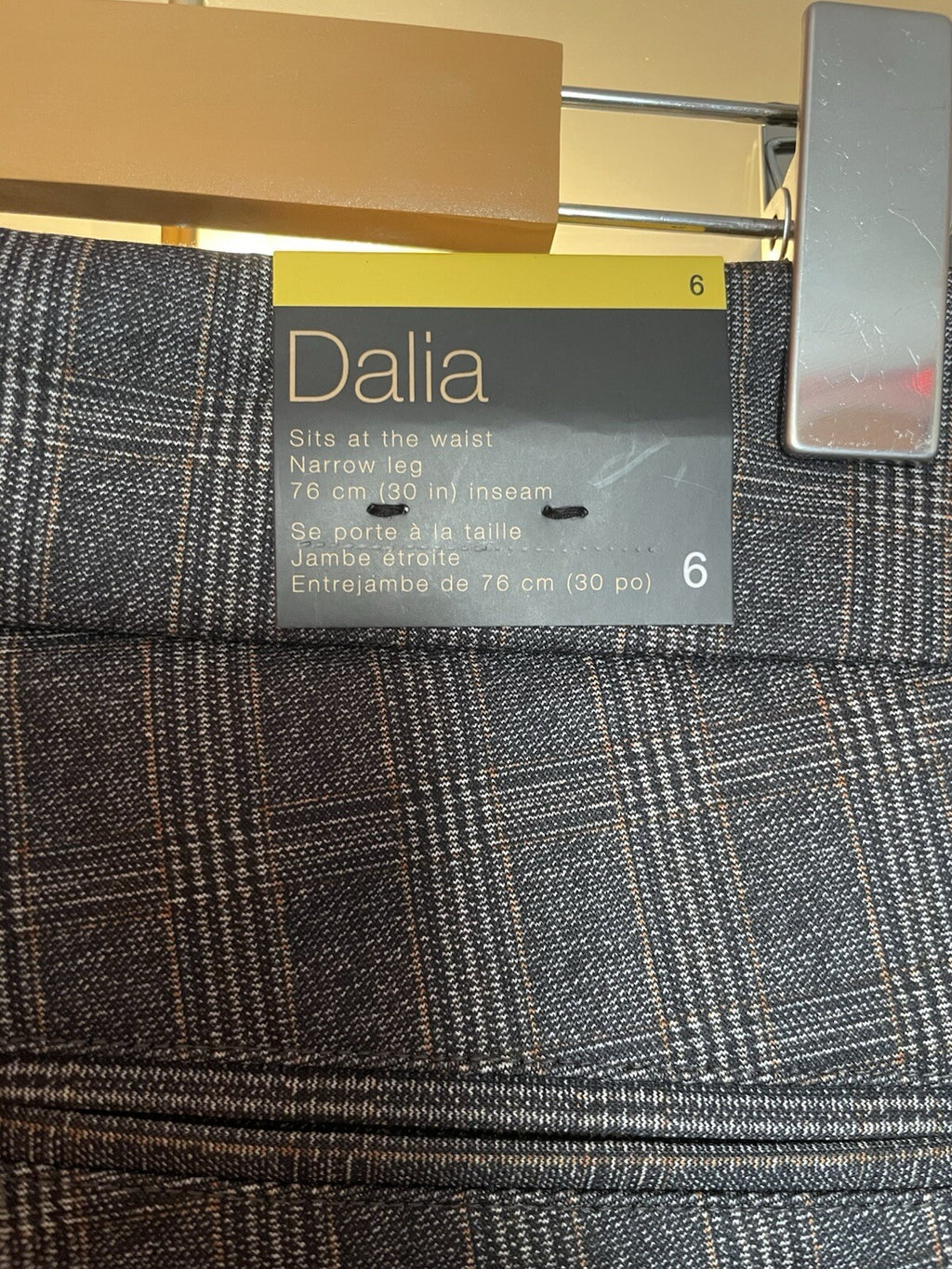 Dalie Plaid Pull-On Dress Pant Narrow Leg Women's Size 6 Work Casual