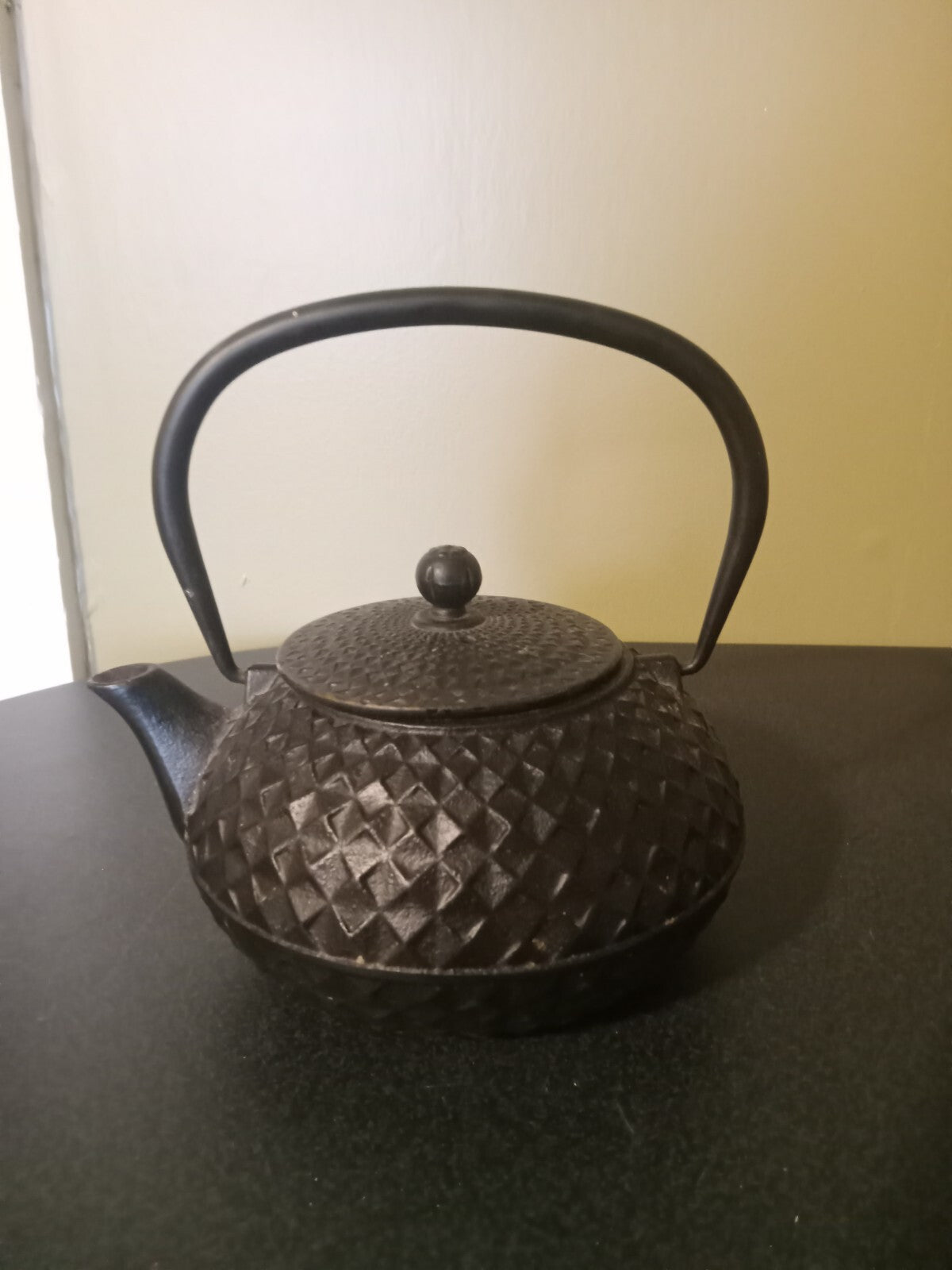 Japanese Antique Cast-Iron Tea Pot – Hexagon Design, 1980s Japanese Art