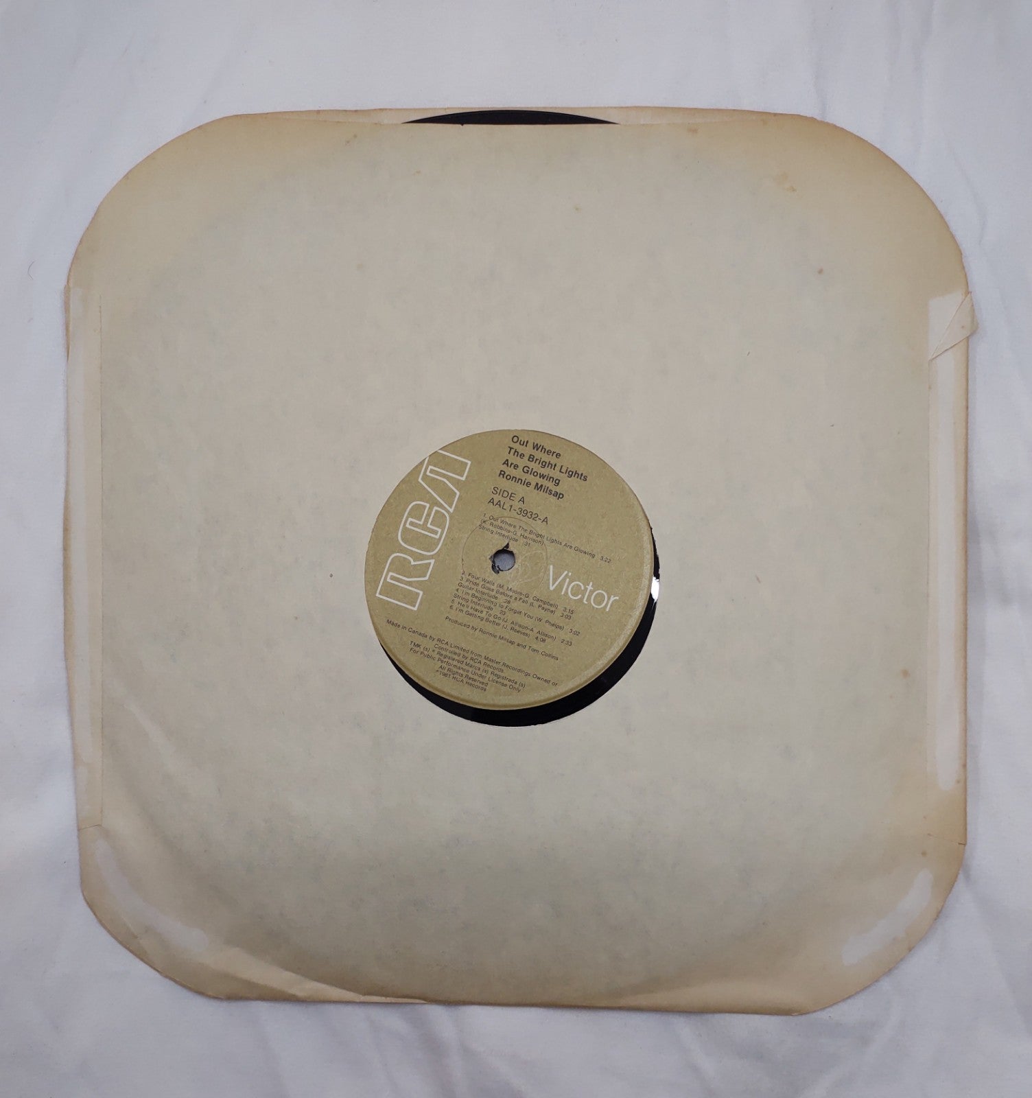 Ronnie Milsap – Out Where the Bright Lights Are Glowing LP AAL1-3932 VG