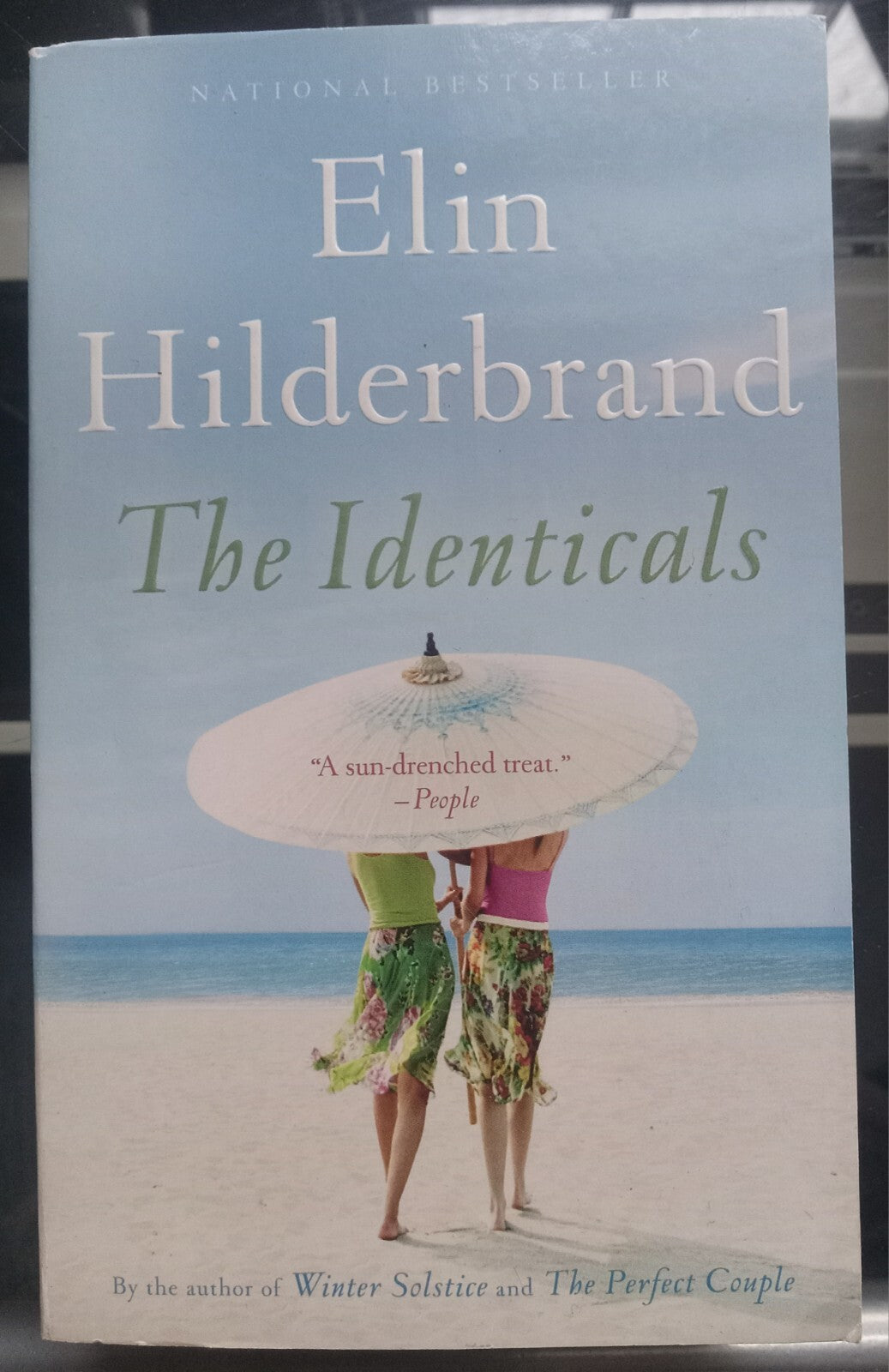 The Identicals by Elin Hilderbrand – Paperback VG