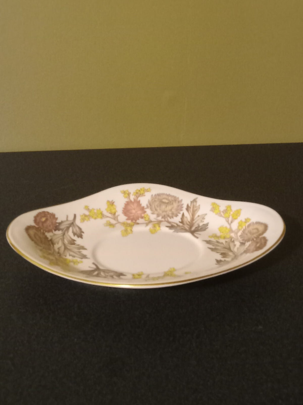 Wedgwood W4156 Lichfield Gravy Boat with Matching Drip Plate Floral Pattern