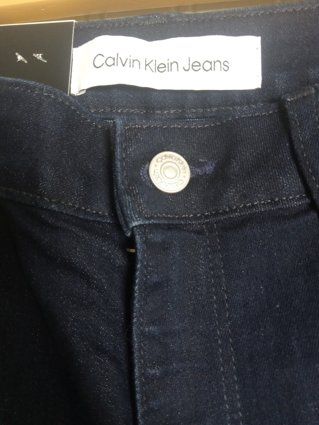 NWT Women’s Calvin Klein Jeans Size 31x27 – Slim Straight Mid Rise Denim