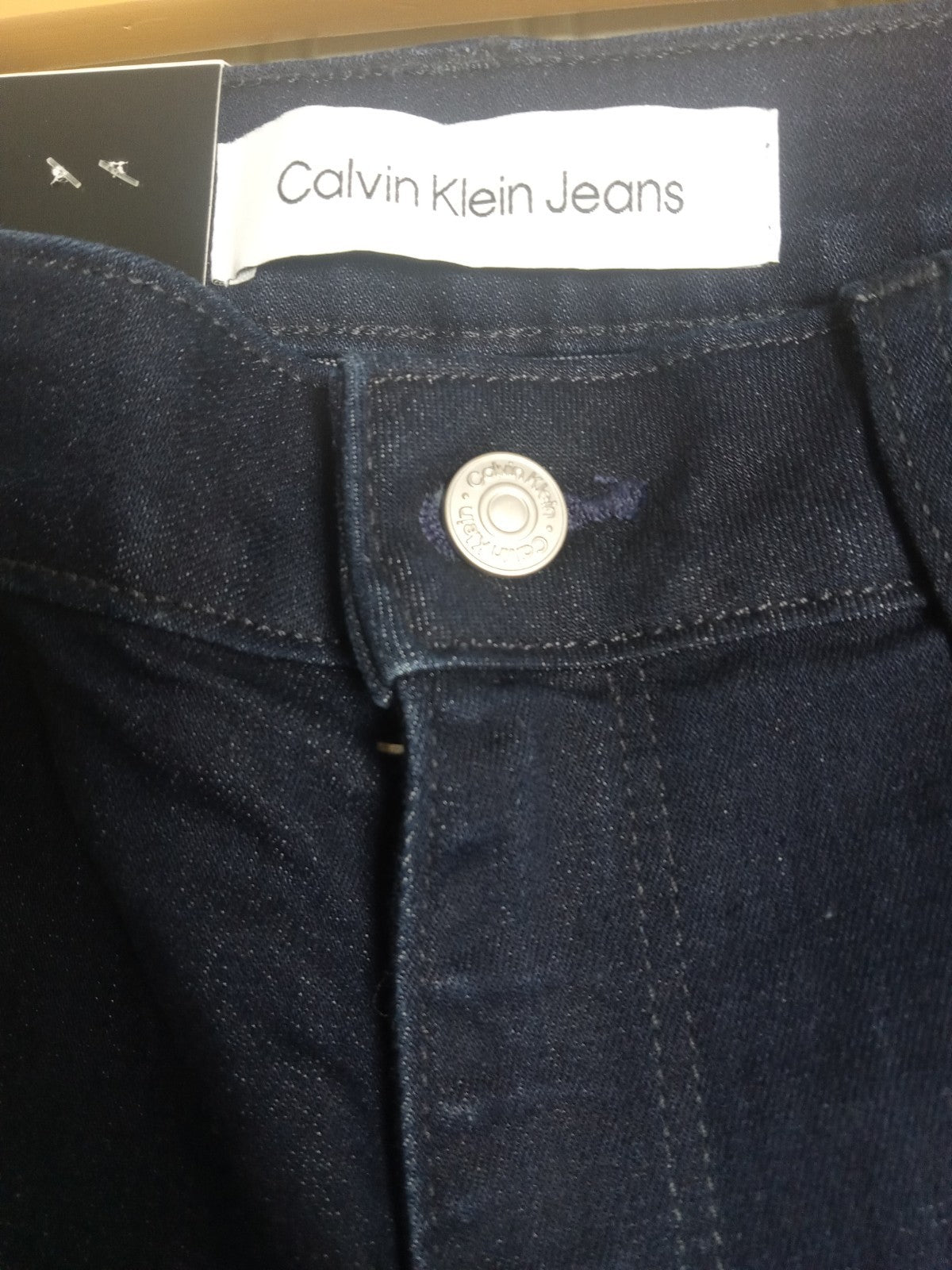 NWT Women’s Calvin Klein Jeans Size 31x27 – Slim Straight Mid Rise Denim