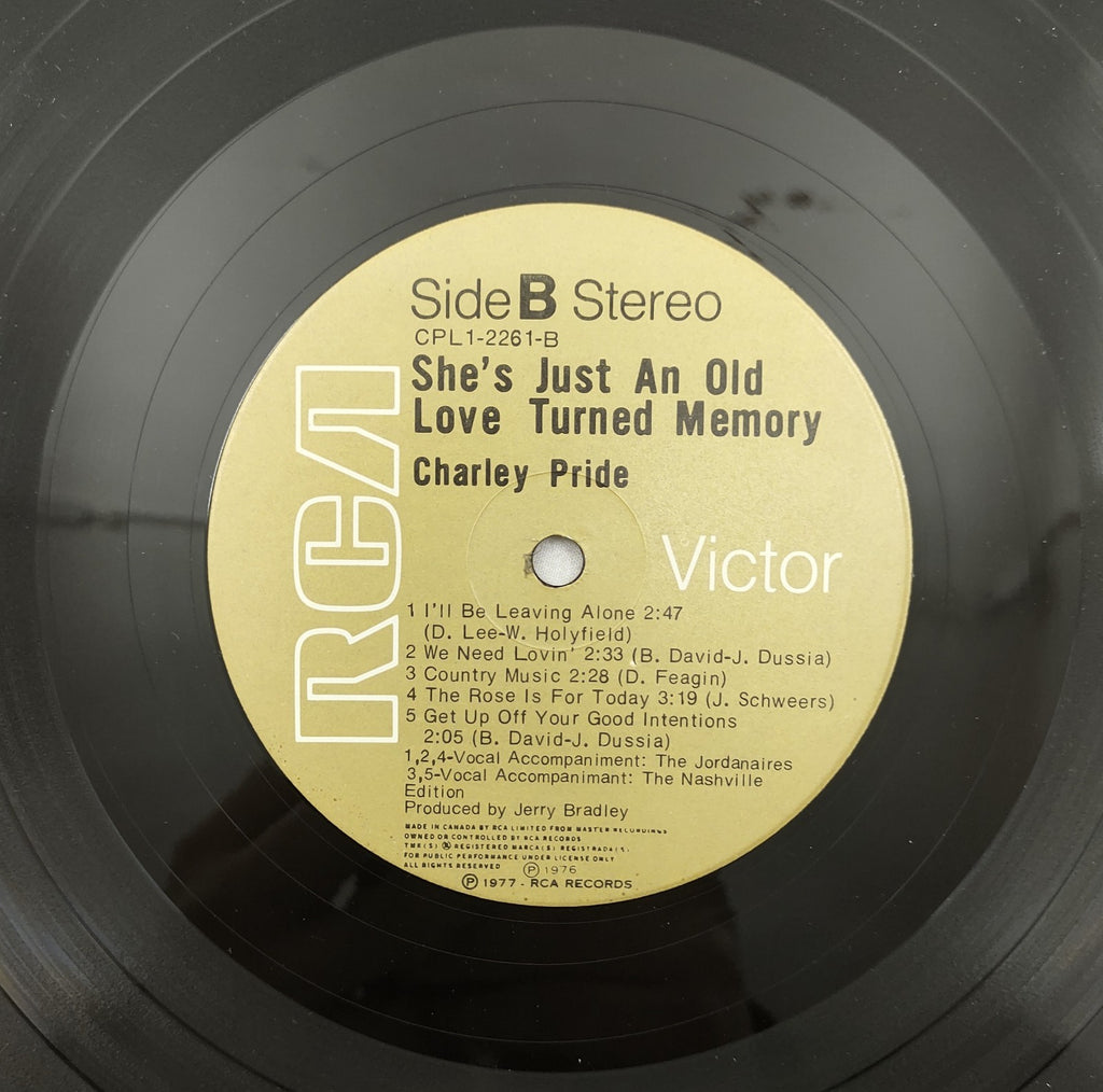 Charley Pride – She’s Just an Old Love Turned Memory LP RCA Canada