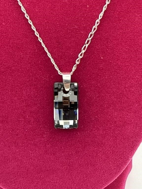 Sterling Silver 18" Chain Necklace with Crystal Pendant – Elegant Jewelry