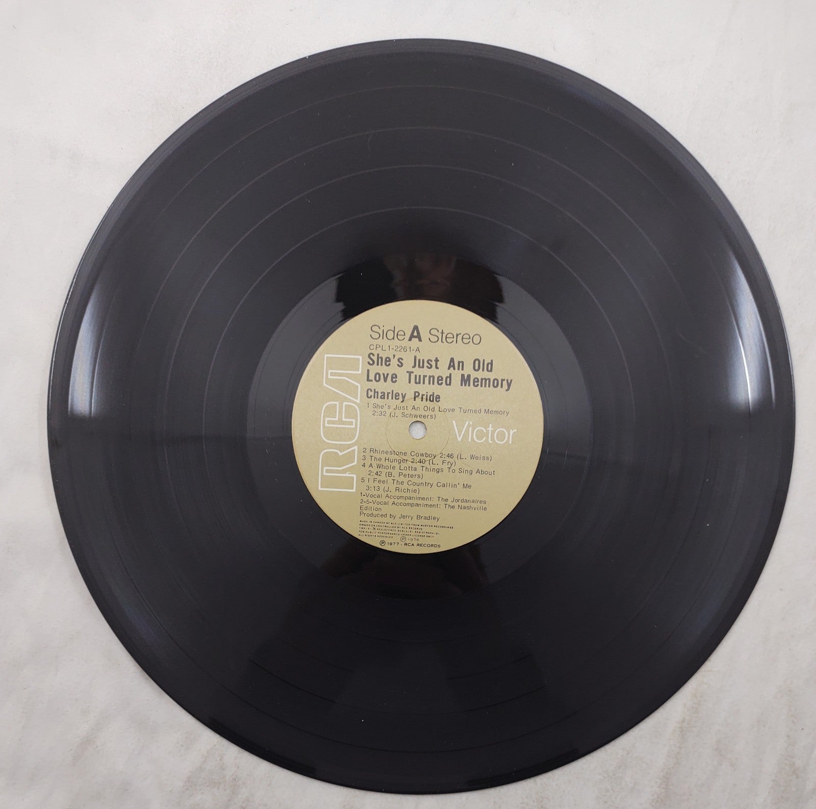 Charley Pride – She’s Just an Old Love Turned Memory LP RCA Canada