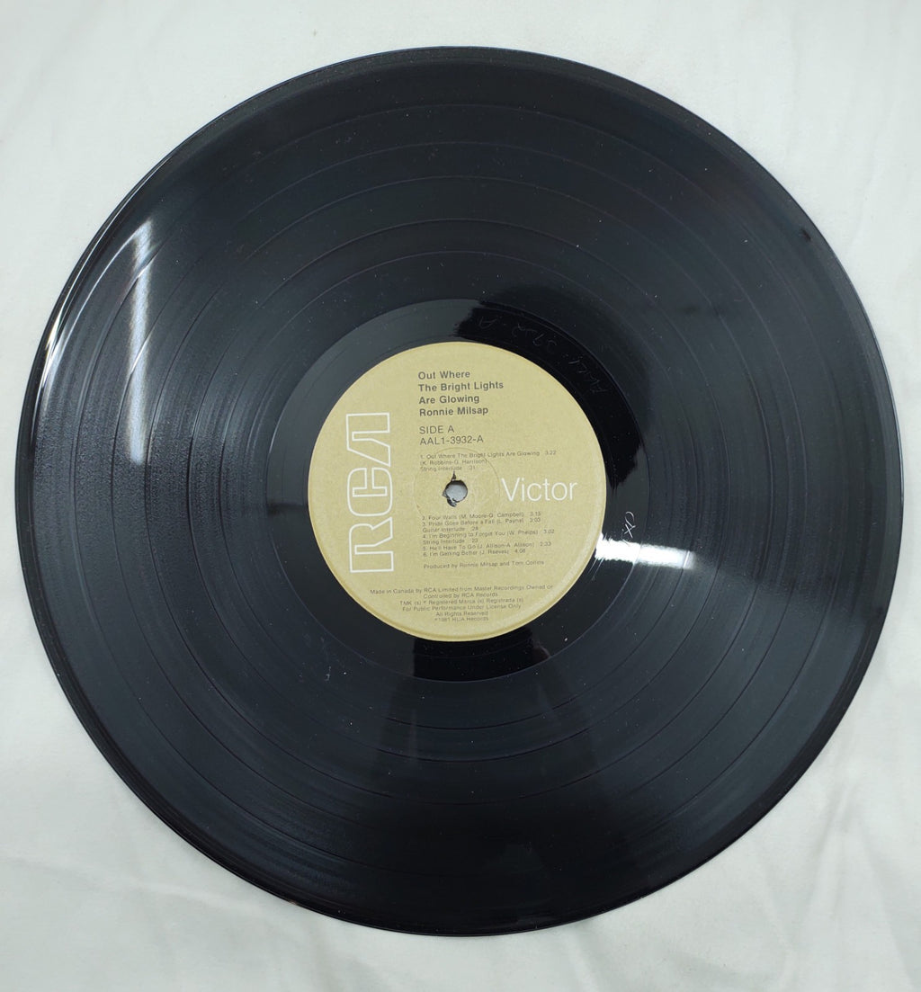 Ronnie Milsap – Out Where the Bright Lights Are Glowing LP AAL1-3932 VG