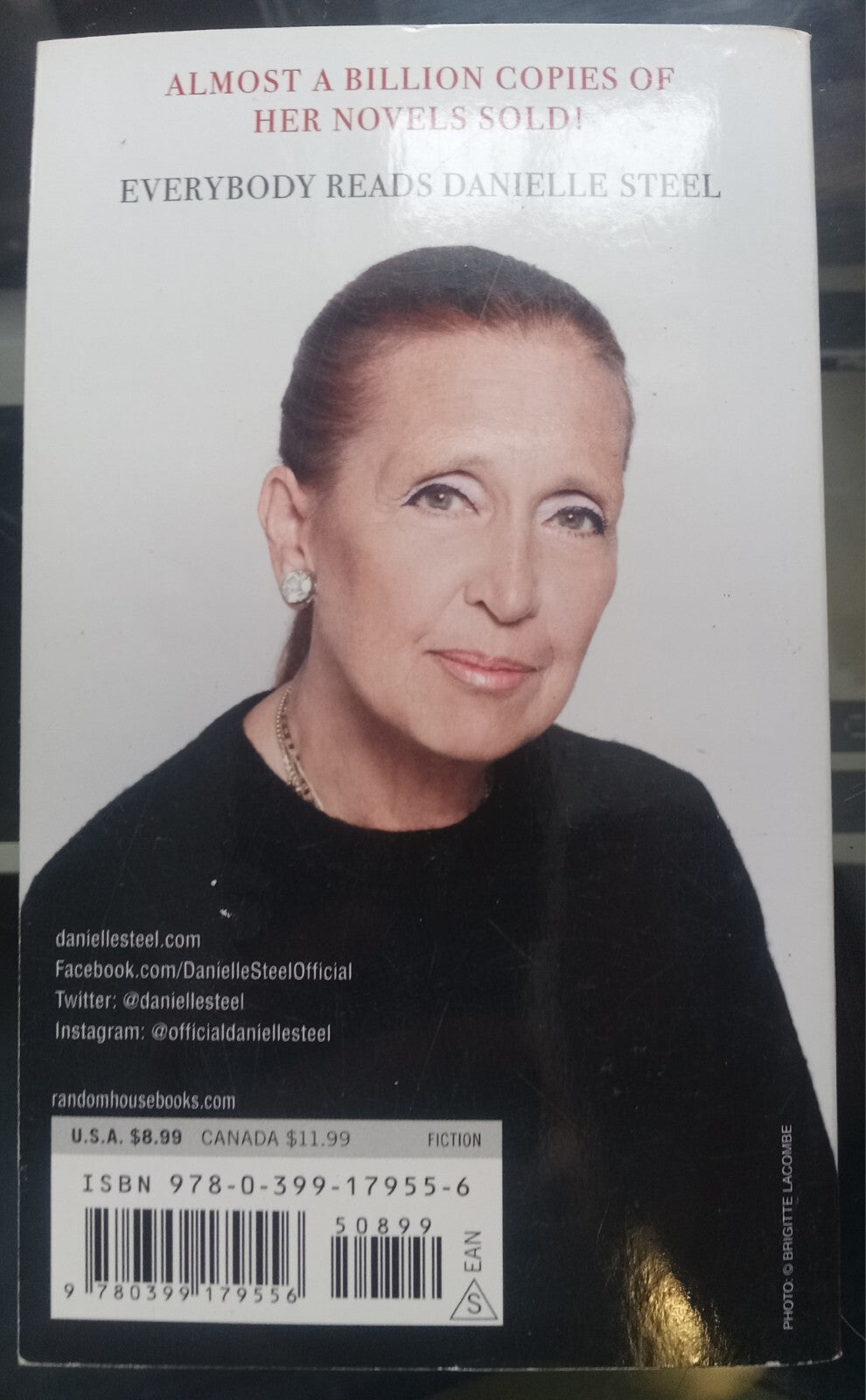 Moral Compass by Danielle Steel PB School Drama Fiction Bestseller