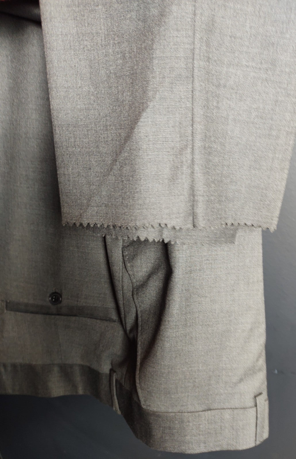 Snover Men's Grey 2-Piece Suit 46R/40W Modern Tailored NWT