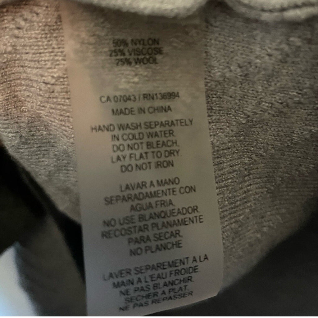 Vila Milano Gray V-Neck Sweater Women's Size Medium Knit Top Casual