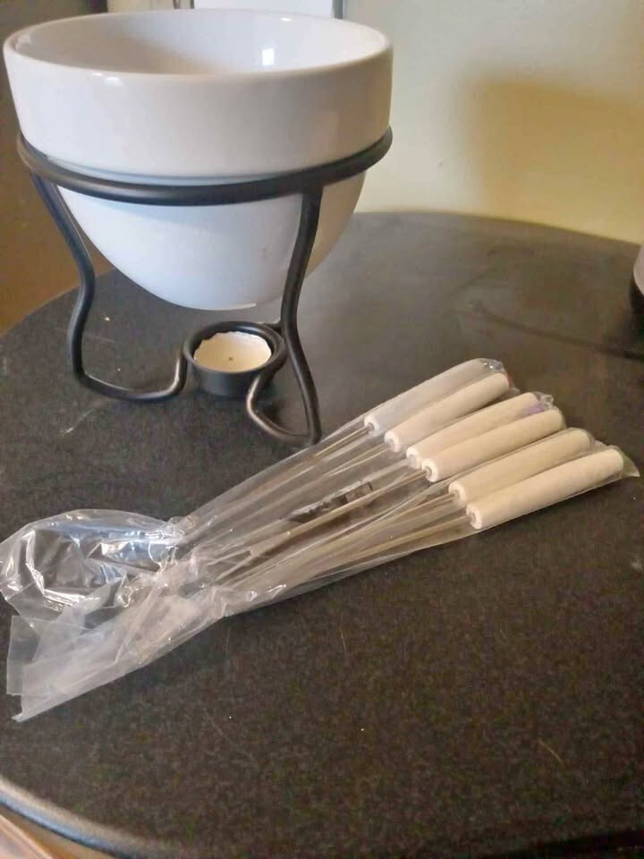 Wilton Ceramic Fondue Set – Heated with 6 Forks Candle-Powered New