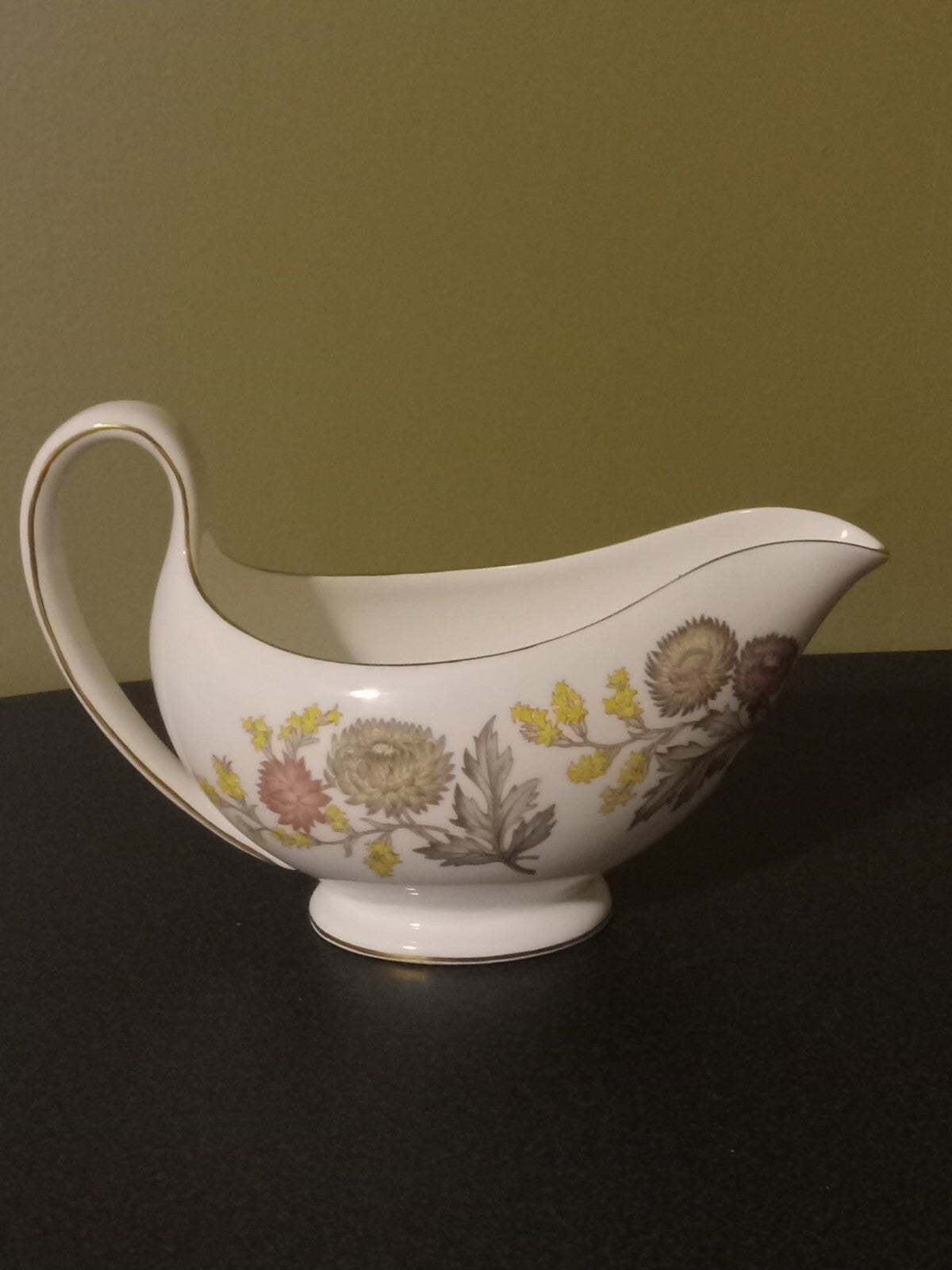 Wedgwood W4156 Lichfield Gravy Boat with Matching Drip Plate Floral Pattern
