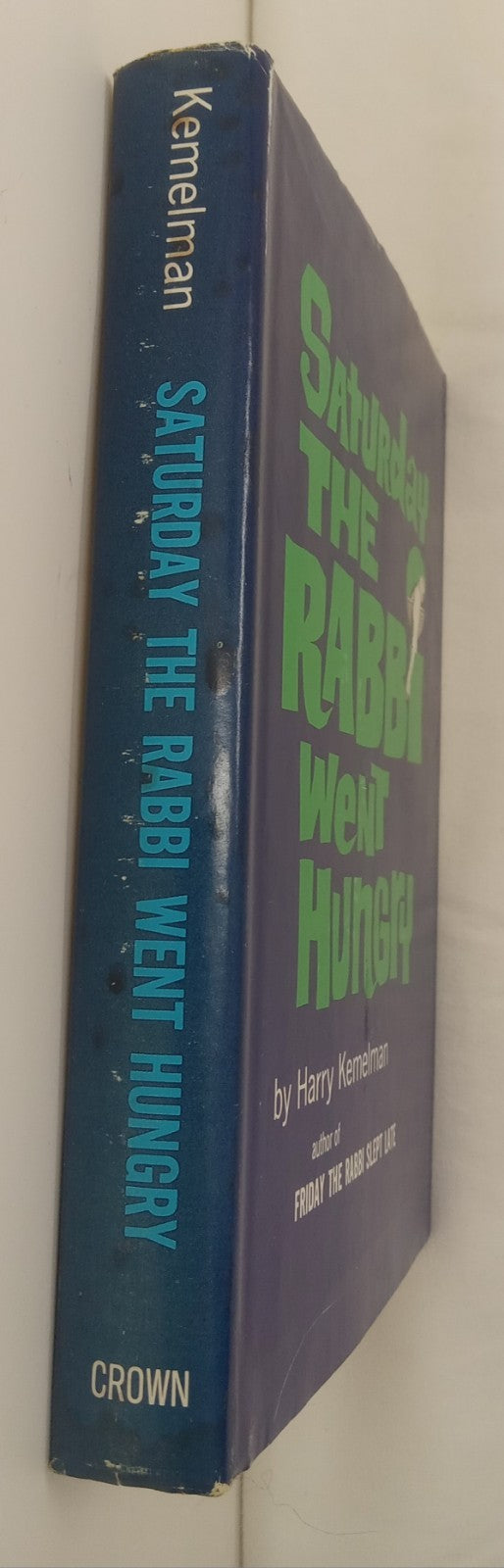 Saturday the Rabbi Went Hungry – VG+ Vintage Mystery Hardcover Book