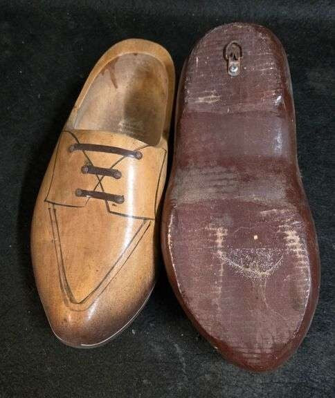 Vintage Dutch Wooden Clogs – Hand‑Painted Klompen Folk Art Collectible (Pair)