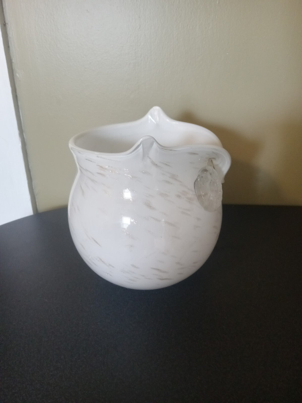 Hand‑Blown Glass Owl Vase – White & Gold Murano‑Style Art Sculpture Collectible