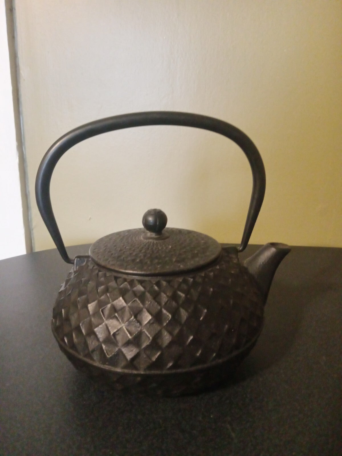 Japanese Antique Cast-Iron Tea Pot – Hexagon Design, 1980s Japanese Art