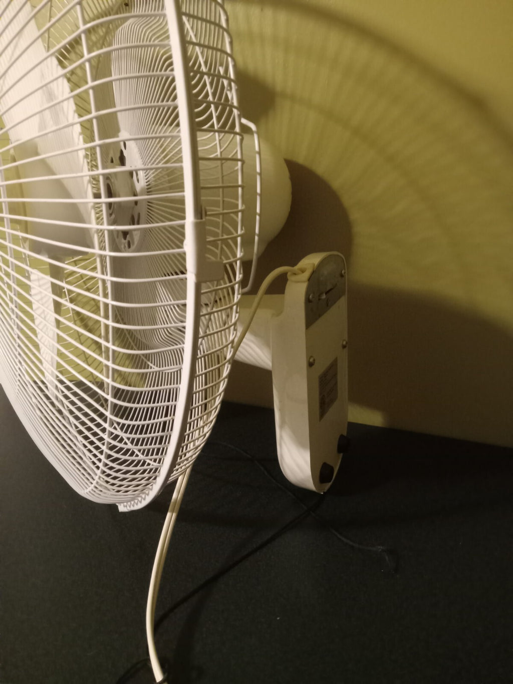 Royal Cove Wall Mount Oscillating Fan