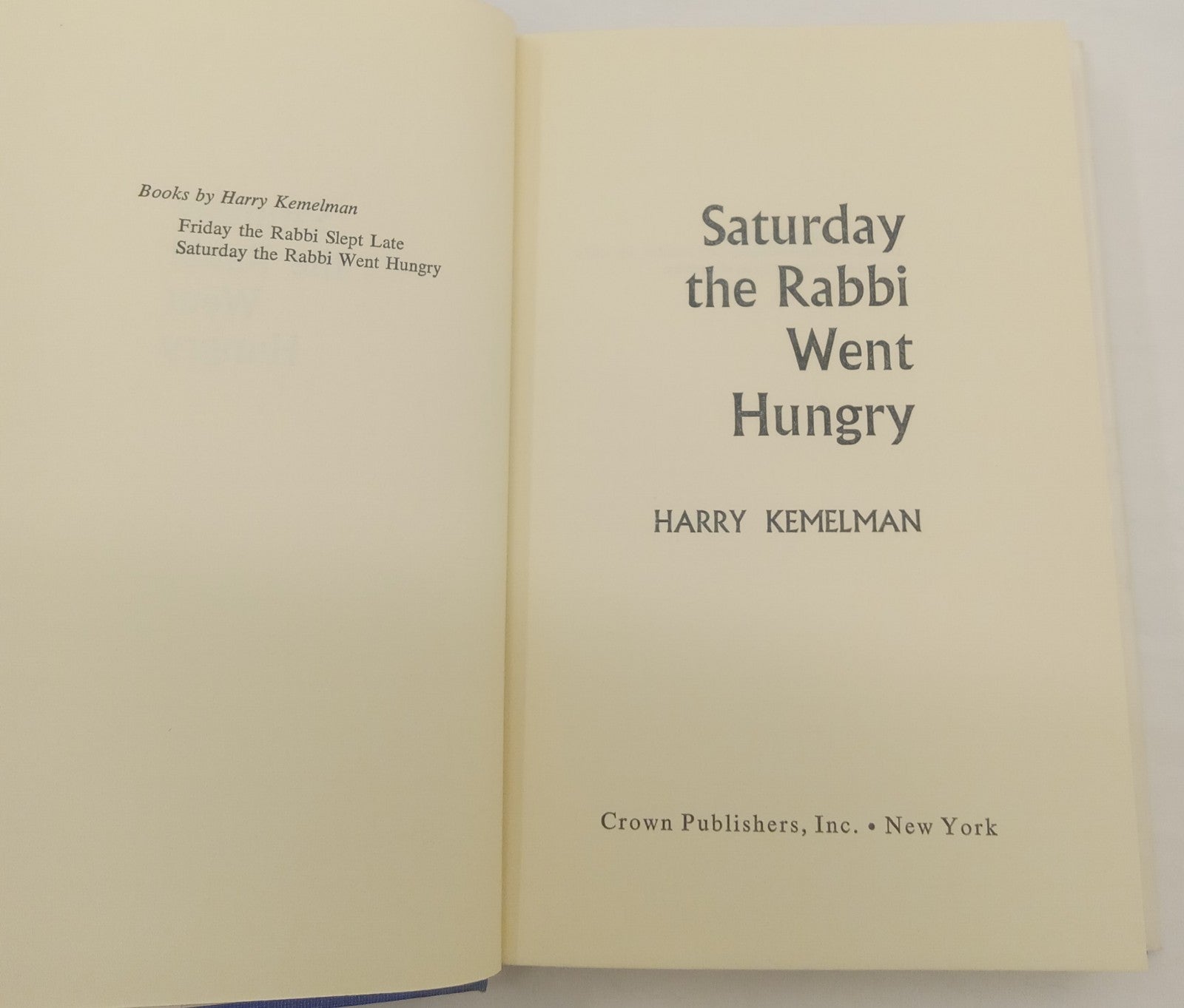 Saturday the Rabbi Went Hungry – VG+ Vintage Mystery Hardcover Book