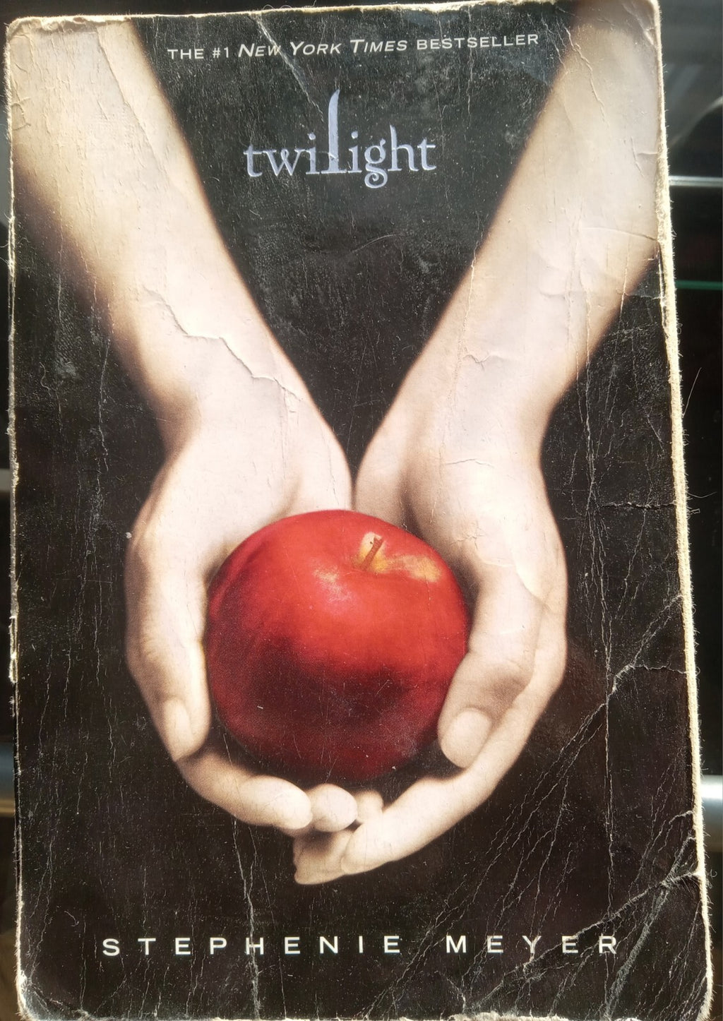 Twilight by Stephenie Meyer – 2005 YA Vampire Romance PB VG+