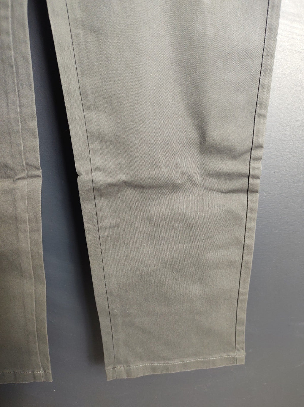 Snover Men’s Dark Grey Chino Pants Straight Leg Stretch Fit Casual NWT