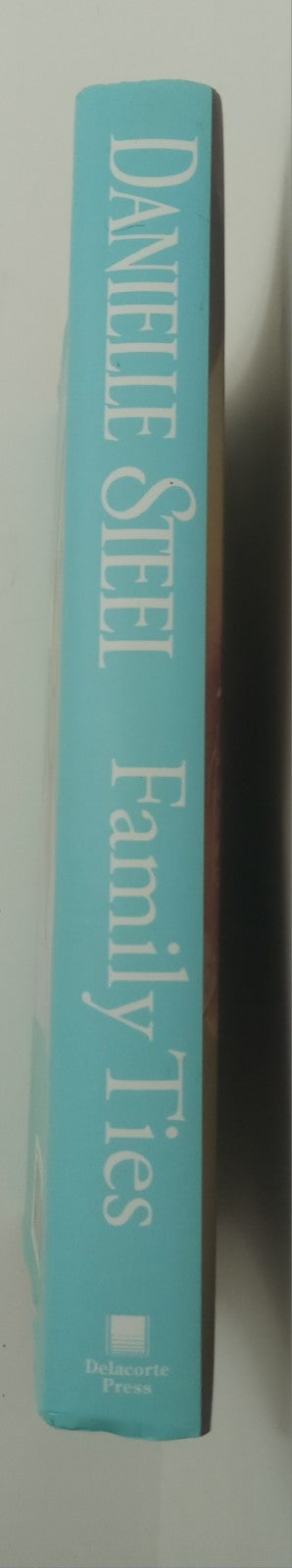 Family Ties by Danielle Steel – VG+ Hardcover Family Drama Bestseller