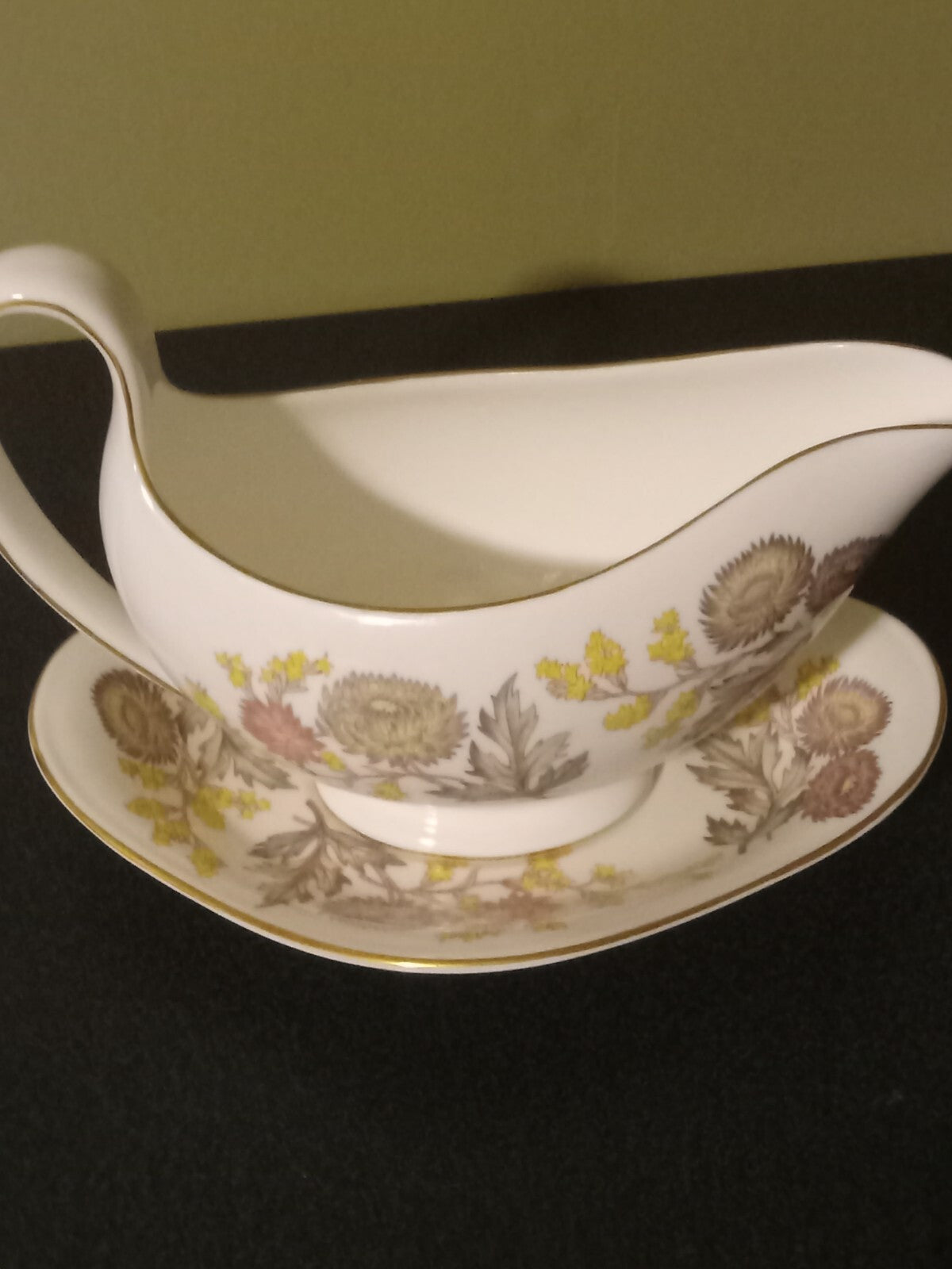 Wedgwood W4156 Lichfield Gravy Boat with Matching Drip Plate Floral Pattern